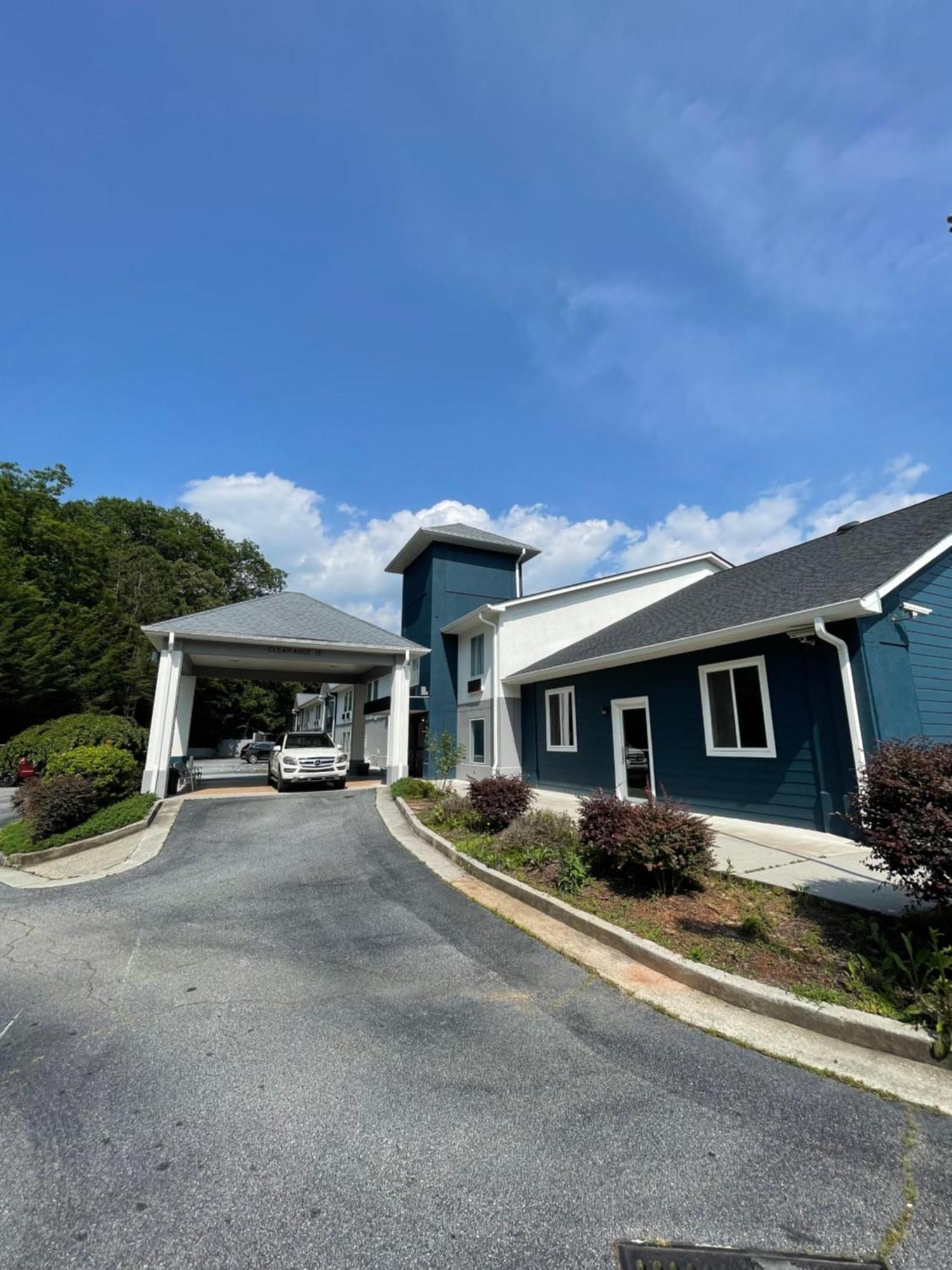 ホテル Clarion Pointe-Dillard Near Blue Ridge Mountains エクステリア 写真