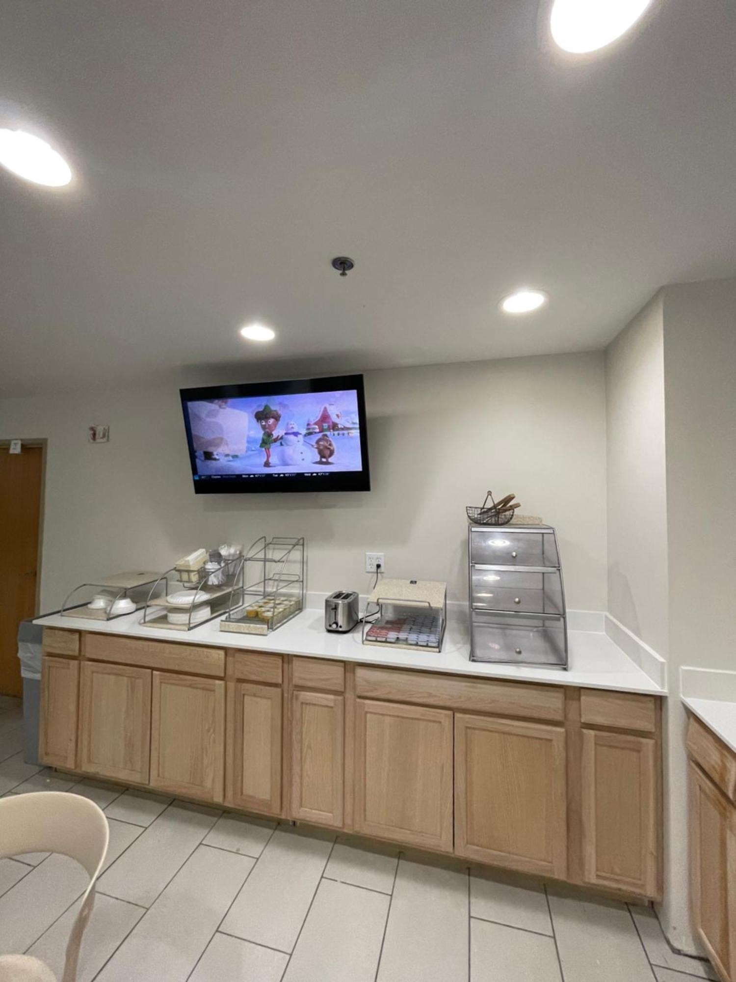 ホテル Clarion Pointe-Dillard Near Blue Ridge Mountains エクステリア 写真