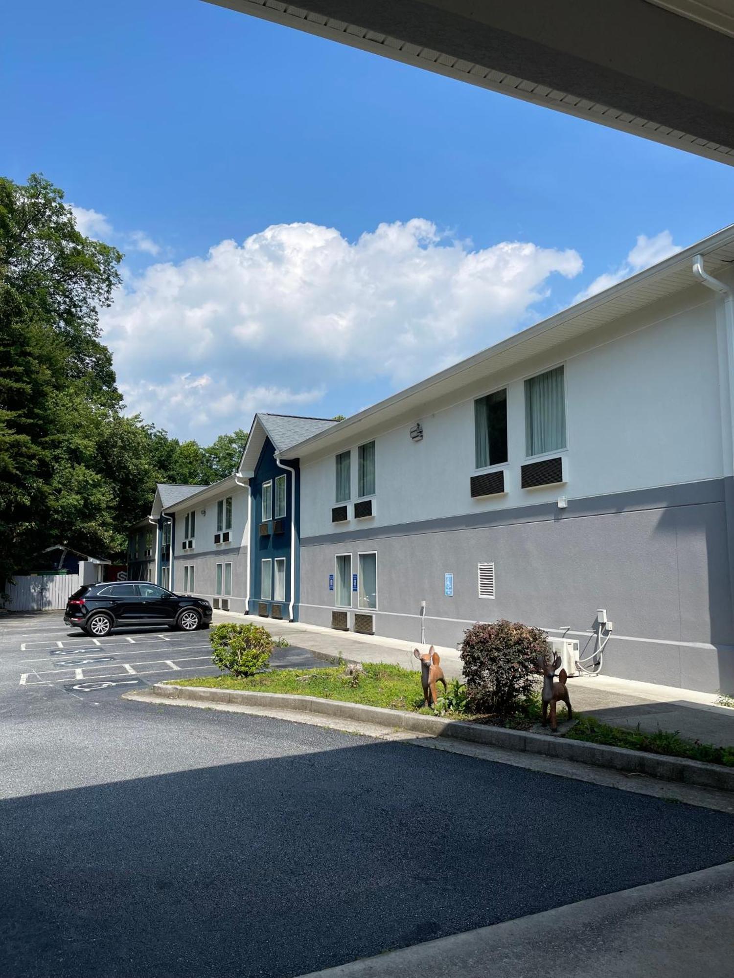 ホテル Clarion Pointe-Dillard Near Blue Ridge Mountains エクステリア 写真