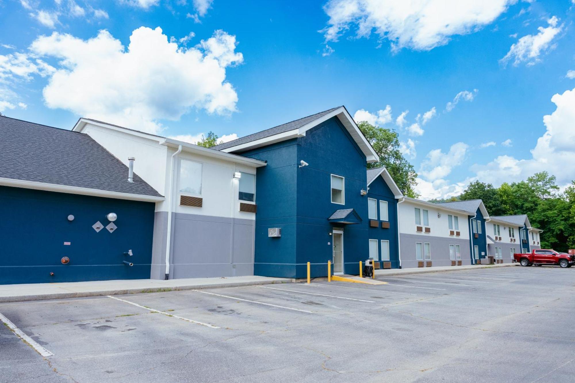 ホテル Clarion Pointe-Dillard Near Blue Ridge Mountains エクステリア 写真