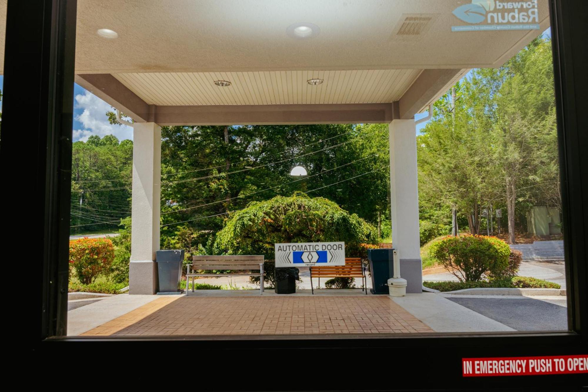 ホテル Clarion Pointe-Dillard Near Blue Ridge Mountains エクステリア 写真