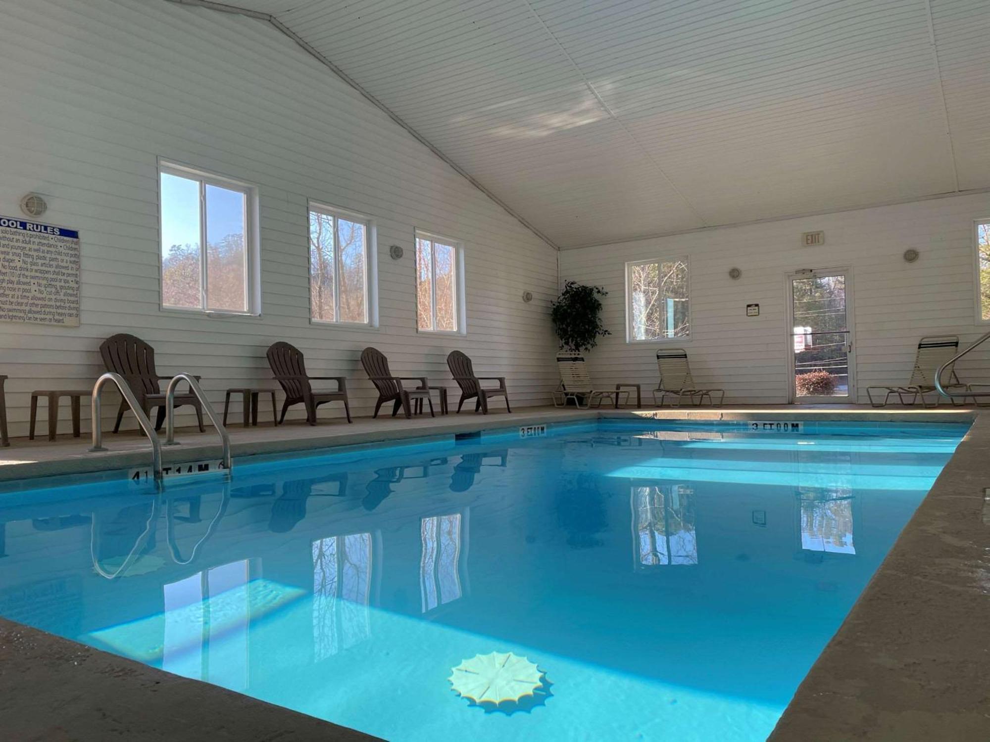 ホテル Clarion Pointe-Dillard Near Blue Ridge Mountains エクステリア 写真