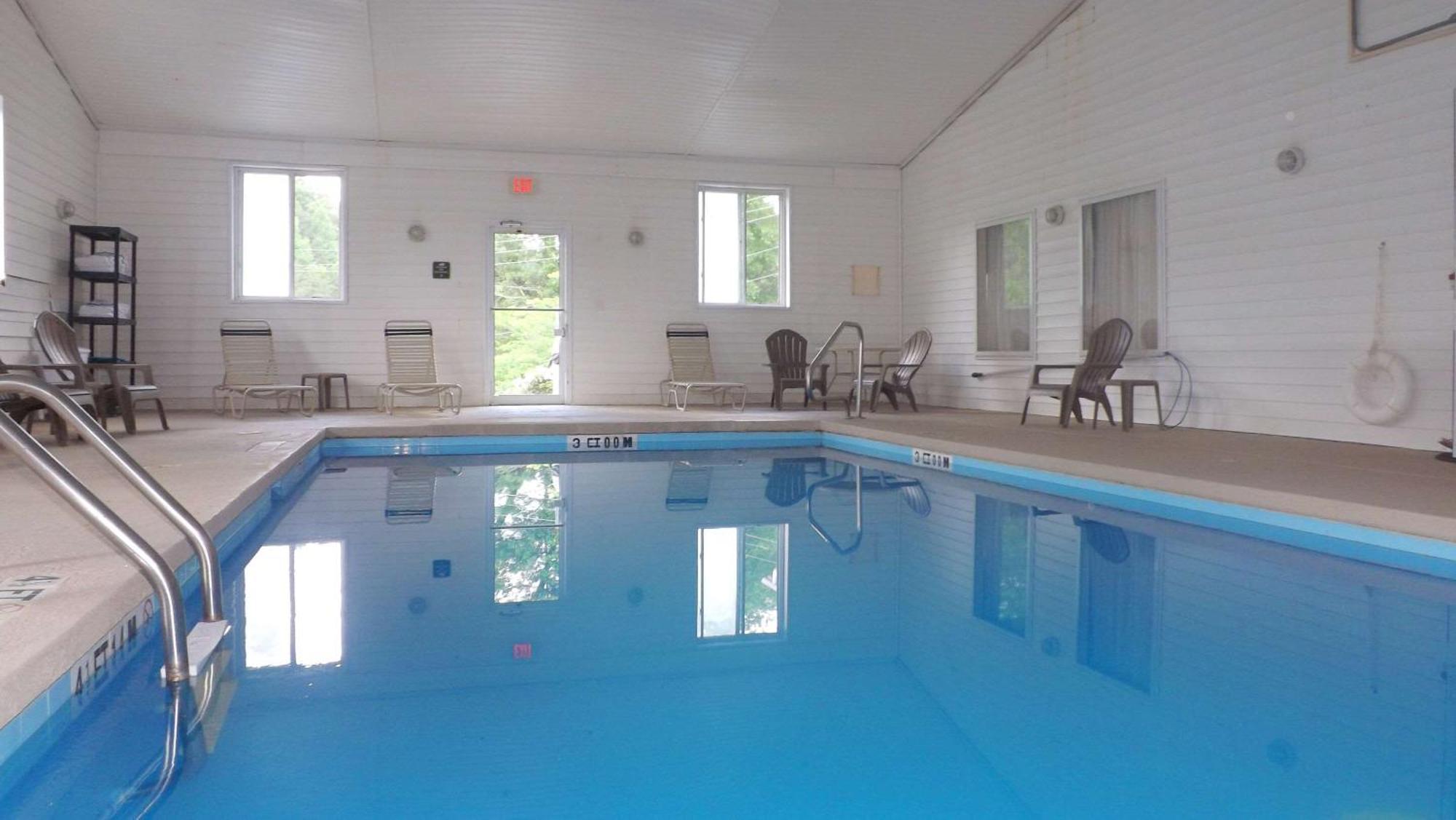 ホテル Clarion Pointe-Dillard Near Blue Ridge Mountains エクステリア 写真